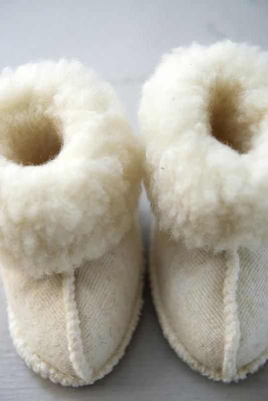 Nuttede hjemmesko til baby i ren uld - RumRum