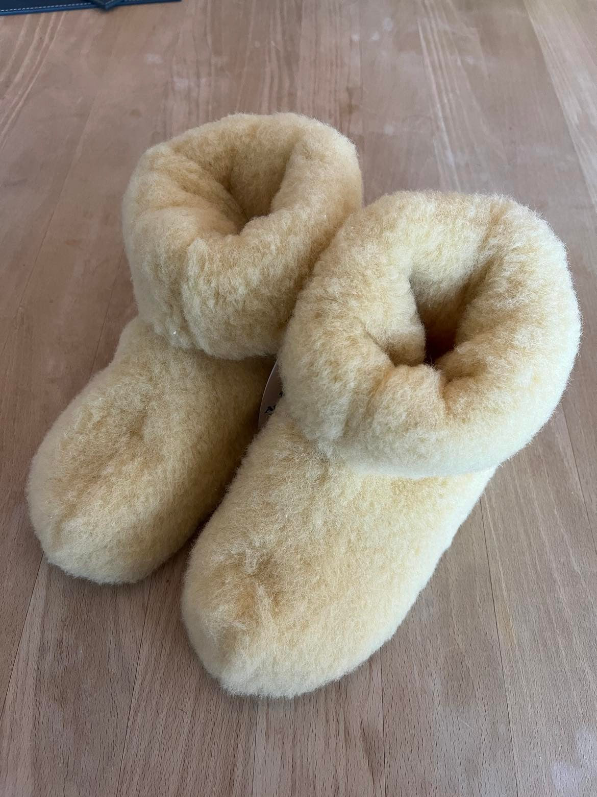 Natur beige hjemmesko i 100% lammeuld