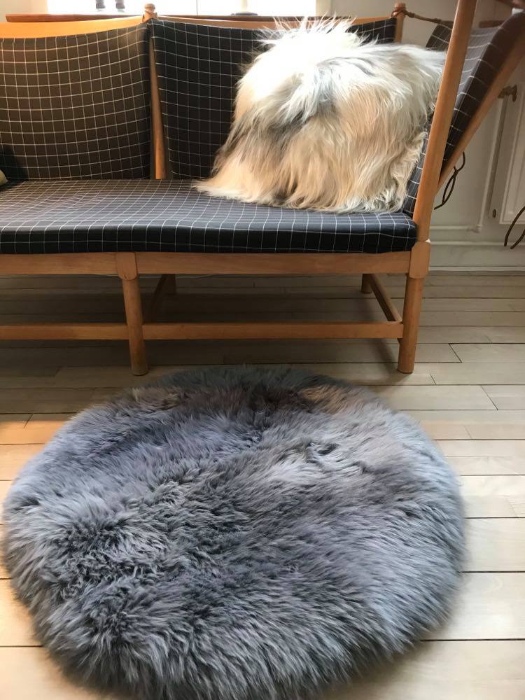 Tæppe i  lammeskind - grå pels - rund